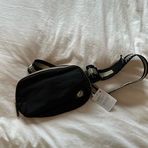 LuluLemon Everywhere Belt Bag 1L